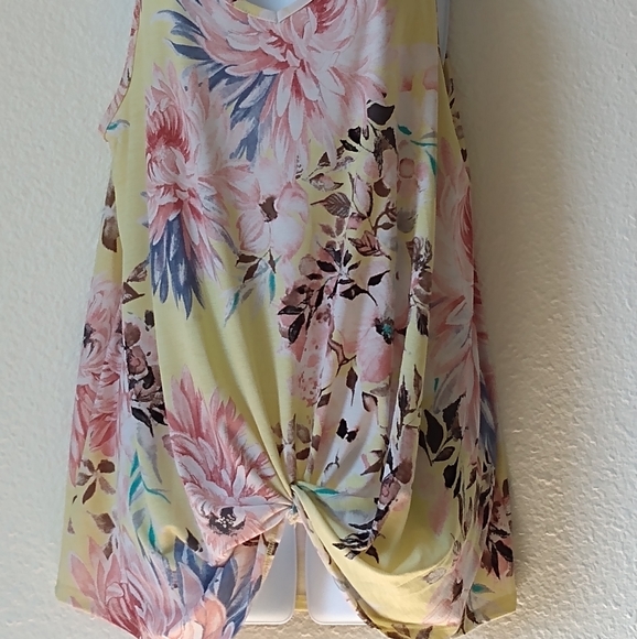 Entro Tank Top with Twist Detail - Picture 6 of 6